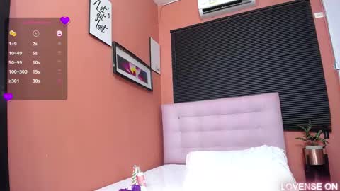Snapshot of veronica_roose chatting on March 10, 10:45 pm Veronica online show from March 10, 10:45 pm