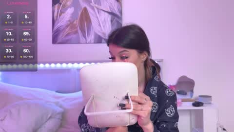Snapshot of veronicaleal_ chatting on September 25, 8:35 am Vivi online show from September 25, 8:35 am