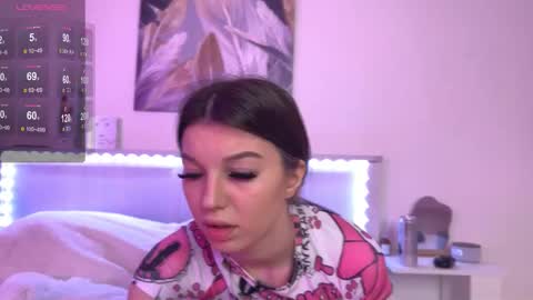 Snapshot of veronicaleal_ chatting on September 20, 9:29 am Vivi online show from September 20, 9:29 am