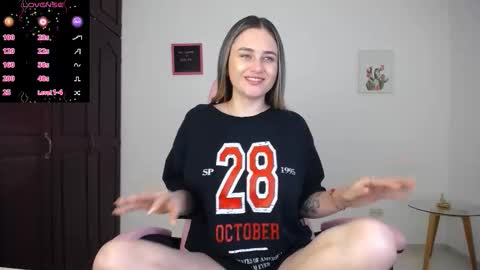 Snapshot of veronika__winslow_ chatting on September 16, 6:54 am Vero online show from September 16, 6:54 am