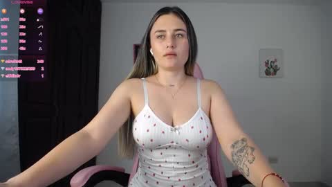 Snapshot of veronika__winslow_ chatting on October 3, 12:21 pm Vero online show from October 3, 12:21 pm