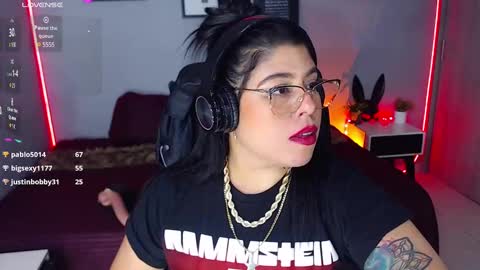 Snapshot of veronika_metalstar chatting on January 24, 1:46 am Miss Veronika online show from January 24, 1:46 am
