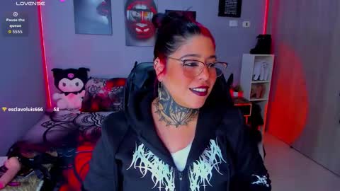 Snapshot of veronika_metalstar chatting on October 15, 7:05 pm Miss Veronika online show from October 15, 7:05 pm