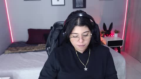 Snapshot of veronika_metalstar chatting on February 1, 4:00 pm Miss Veronika online show from February 1, 4:00 pm