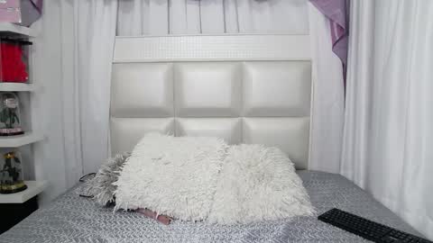 Snapshot of verosantana1 chatting on February 24, 2:49 am Vernica online show from February 24, 2:49 am