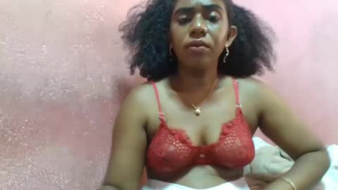 Snapshot of verronique1511 chatting on February 15, 6:44 am verronique1511 online show from February 15, 6:44 am