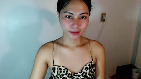ABBY KIA FLORENDO online show from July 5, 5:35 am