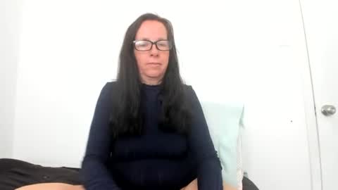 verysassypeachgoddess online show from June 3, 2:33 pm