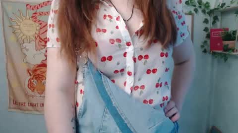 veryveryvery_shy online show from June 5, 6:52 am