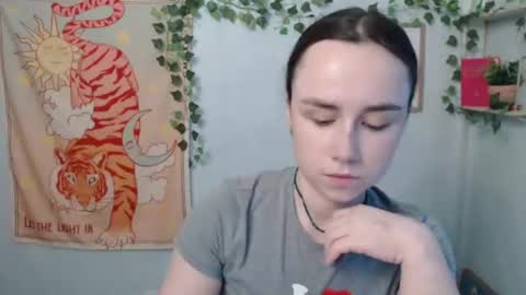 veryveryvery_shy online show from July 2, 5:35 am