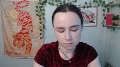 veryveryvery_shy online show from June 25, 5:34 am