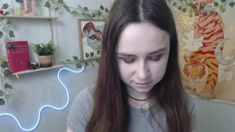 veryveryvery_shy online show from April 11, 7:25 am