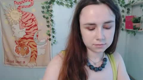 veryveryvery_shy online show from June 30, 10:15 am