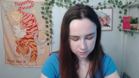 veryveryvery_shy online show from June 26, 5:41 am