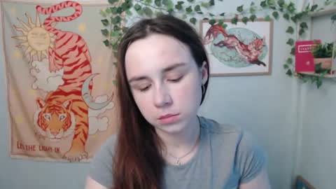 veryveryvery_shy online show from June 17, 5:42 am