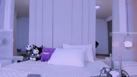 Vesper Velvet  online show from July 30, 12:28 pm
