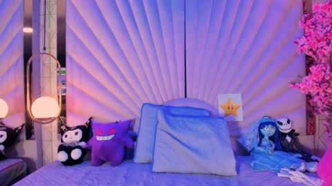 Vesper Velvet  online show from April 3, 5:27 am