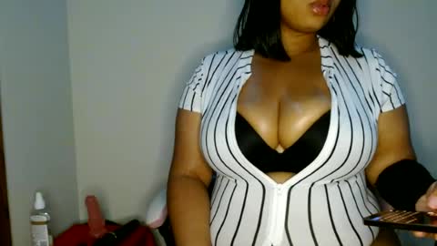 vibe_xxxo online show from June 21, 5:55 am