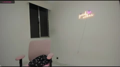 Snapshot of vicky_cardenas chatting on October 11, 11:29 pm vicky_cardenas online show from October 11, 11:29 pm