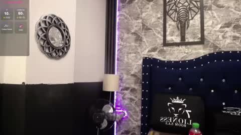 vickycute52 online show from March 8, 8:13 pm