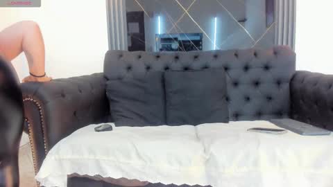 Vicky online show from December 13, 8:15 pm