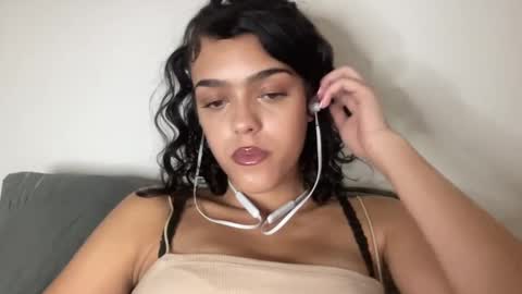 Snapshot of vickyyyx chatting on January 12, 5:13 am Goddess Victory  online show from January 12, 5:13 am