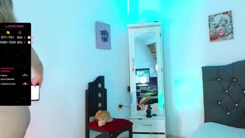 Snapshot of victoria_alien chatting on January 24, 4:28 pm Victoria independent model online show from January 24, 4:28 pm