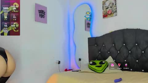 Snapshot of victoria_alien chatting on October 2, 4:56 pm Victoria independent model online show from October 2, 4:56 pm