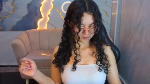 victoria_castillo_b online show from March 29, 7:35 pm