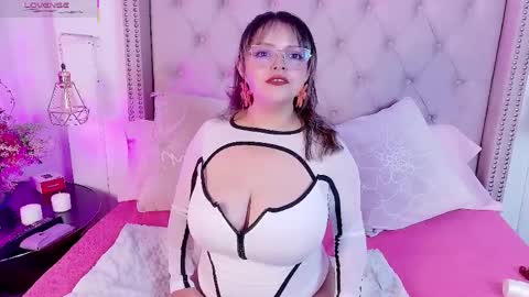 victoria_cherry_ online show from April 10, 11:16 am