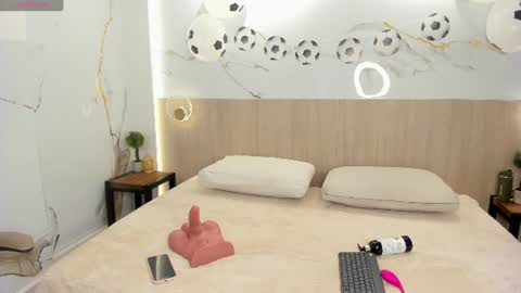  Victoria H  online show from June 25, 10:51 am