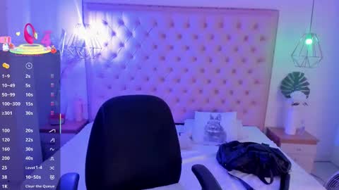 victoria_kitt online show from November 4, 7:30 pm