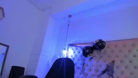 Snapshot of victoria_kitt chatting on October 18, 7:04 pm victoria_kitt online show from October 18, 7:04 pm