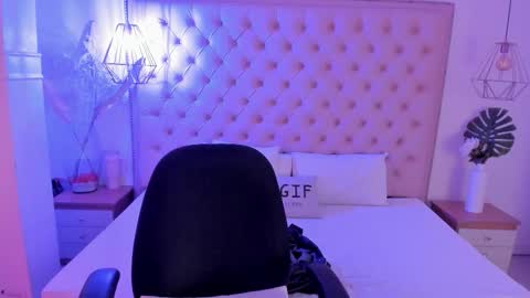 Snapshot of victoria_kitt chatting on October 3, 7:30 pm victoria_kitt online show from October 3, 7:30 pm