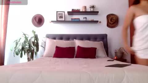 VICTORIA MARTELO online show from July 17, 3:49 pm