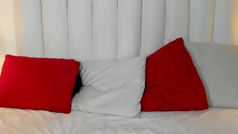 Snapshot of victoria_queen2 chatting on February 21, 1:22 am victoria_queen2 online show from February 21, 1:22 am