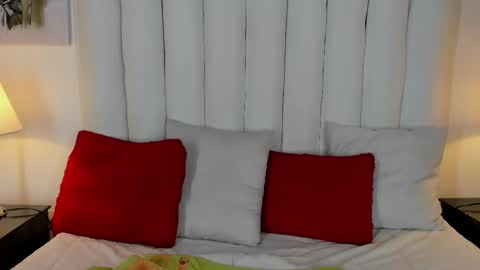 Snapshot of victoria_queen2 chatting on February 15, 1:21 am victoria_queen2 online show from February 15, 1:21 am