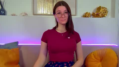Snapshot of victoriaardern chatting on October 11, 6:29 am Victoria online show from October 11, 6:29 am