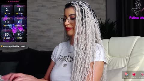 Snapshot of victoriamazze chatting on December 14, 1:49 am Victoria online show from December 14, 1:49 am