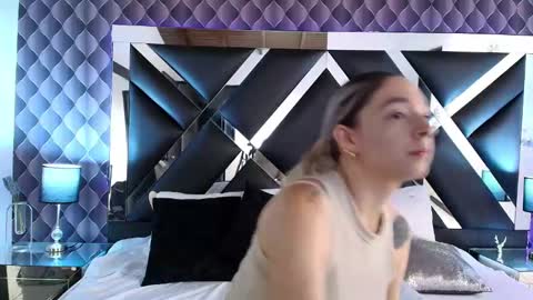 Snapshot of victtoria_lee chatting on February 10, 7:17 pm victtoria lee online show from February 10, 7:17 pm