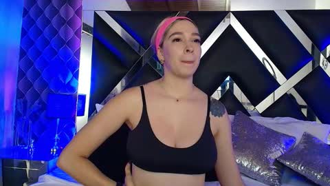 victtoria lee online show from November 6, 11:10 pm