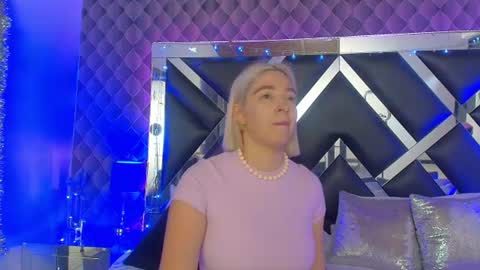 victtoria lee online show from July 14, 7:07 pm