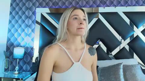 Snapshot of victtoria_lee chatting on January 22, 10:06 pm victtoria lee online show from January 22, 10:06 pm