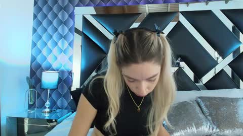 Snapshot of victtoria_lee chatting on January 12, 6:48 pm victtoria lee online show from January 12, 6:48 pm