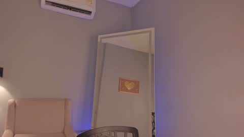 Snapshot of vienah chatting on December 7, 6:37 pm Karla online show from December 7, 6:37 pm