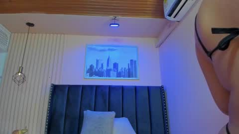Snapshot of viiolett_lee chatting on January 25, 8:00 pm Viiolett online show from January 25, 8:00 pm