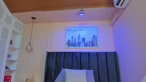 Snapshot of viiolett_lee chatting on January 23, 7:29 pm Viiolett online show from January 23, 7:29 pm