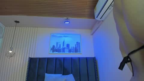 Snapshot of viiolett_lee chatting on September 9, 8:52 pm Viiolett online show from September 9, 8:52 pm