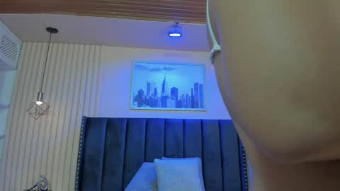 Snapshot of viiolett_lee chatting on October 2, 8:36 pm Viiolett online show from October 2, 8:36 pm