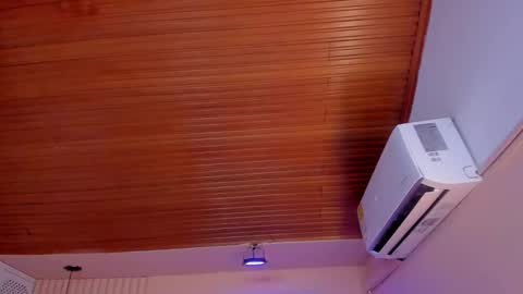 Snapshot of viiolett_lee chatting on January 7, 7:06 pm Viiolett online show from January 7, 7:06 pm